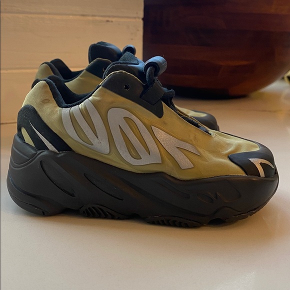 adidas Yeezy Boost 700 MNVN - Picture 4 of 16